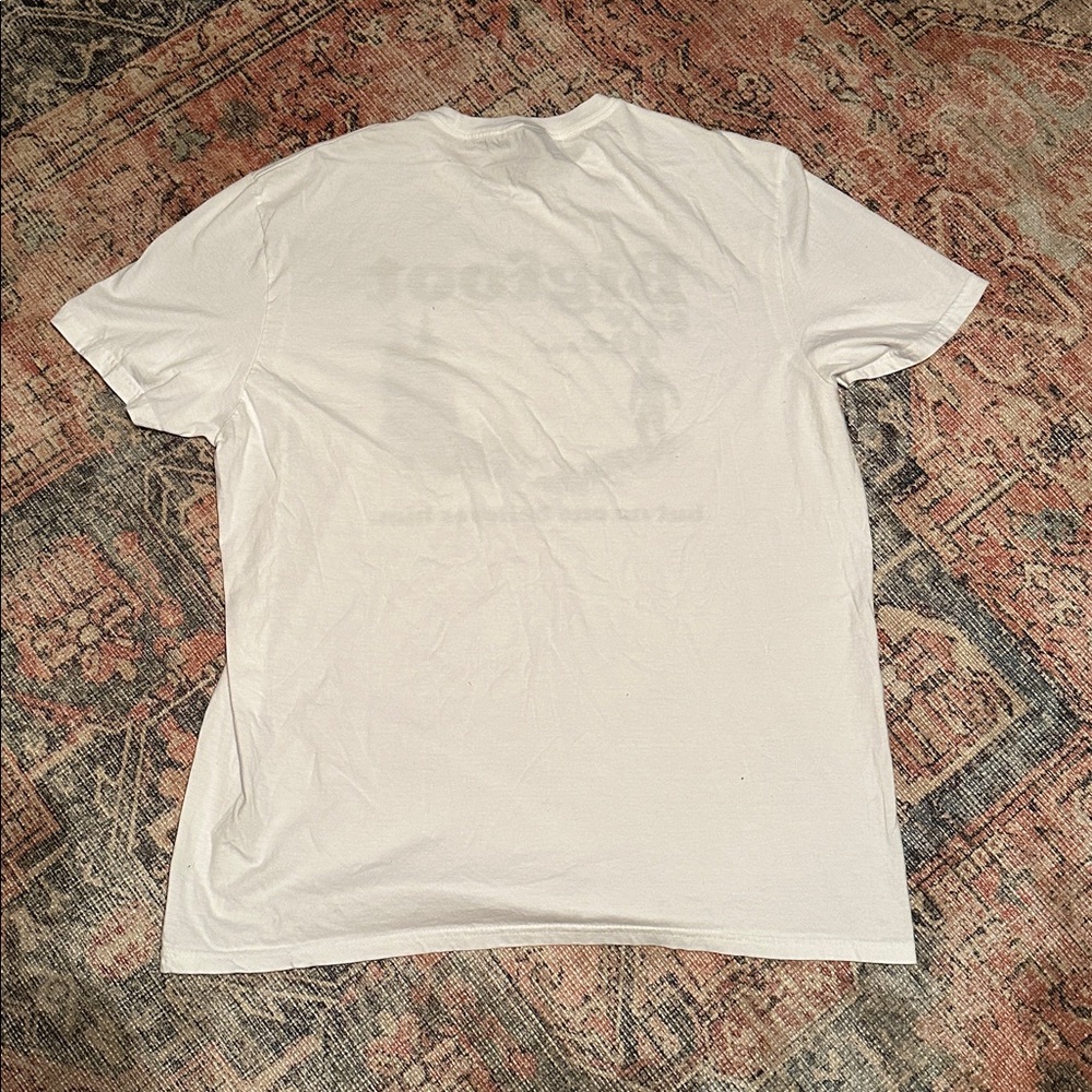 🚨SALE District White Tee BIGFOOT…Saw Me but no one believes him! Size XL - Picture 4 of 4